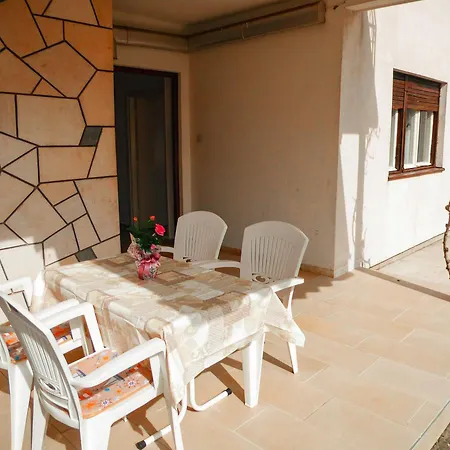 In Mit Terrasse Und Garten Apartment *